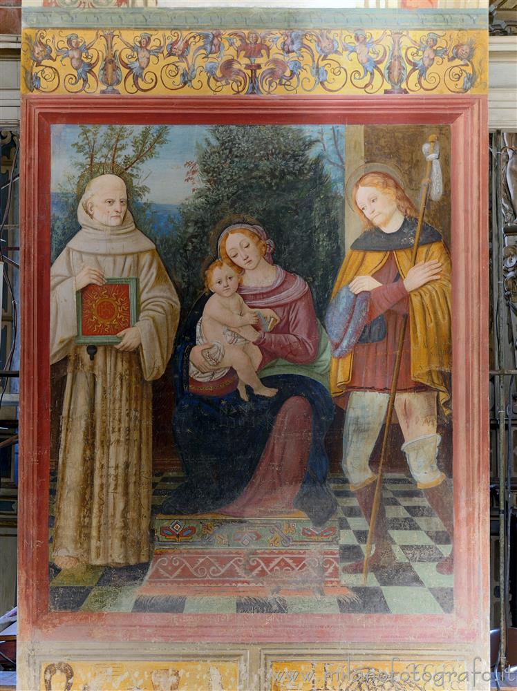 Caravaggio (Bergamo) - Affresco della Madonna fra San Bernardino e San Rocco nella Chiesa di San Bernardino